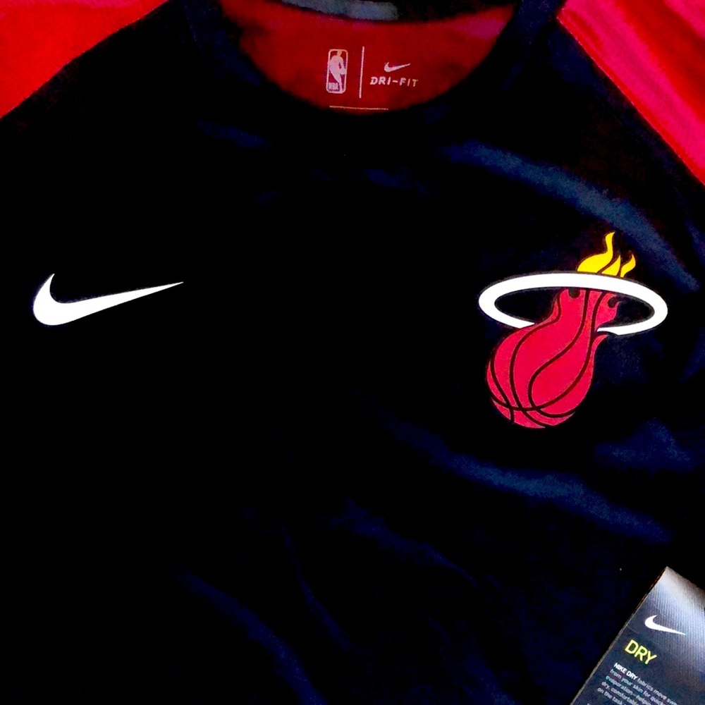 🔥Official Miami Heat warm up shirt🔥